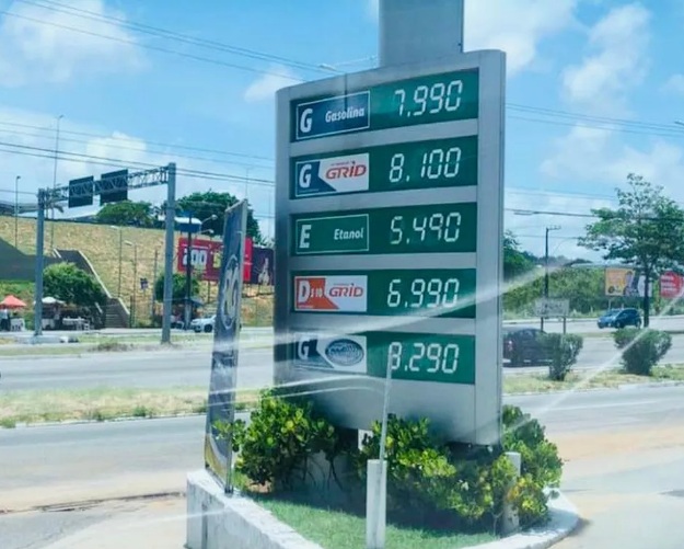 Postos de Natal já vendem gasolina a quase R$ 8 após reajuste da Petrobras