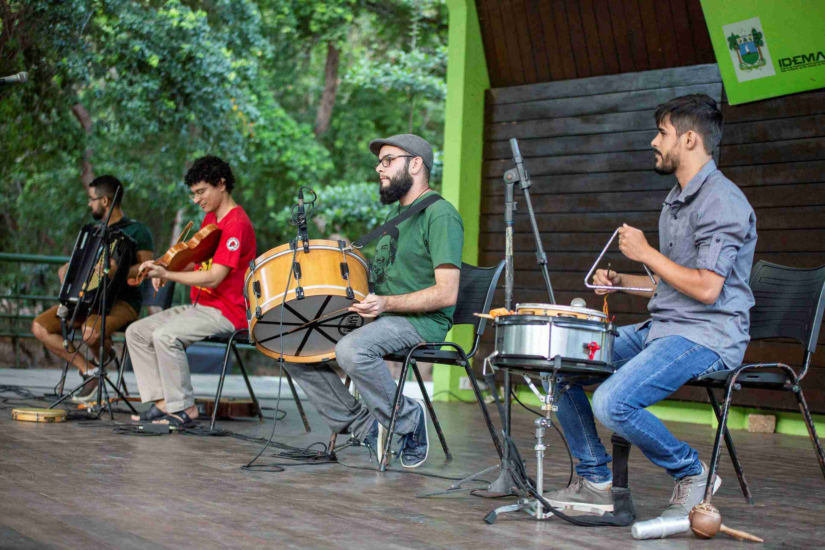 A essência nordestina no Parque das Dunas com a banda Fuxico de Feira