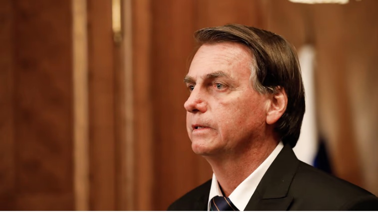 Bolsonaro defende mudança na política de preços da Petrobras e critica "lucro em crise"