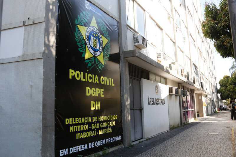 Pai vai à padaria, deixa filhos sozinhos e crianças morrem em incêndio