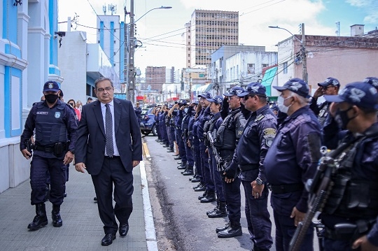 Álvaro Dias assina a promoção de 282 Guardas Municipais