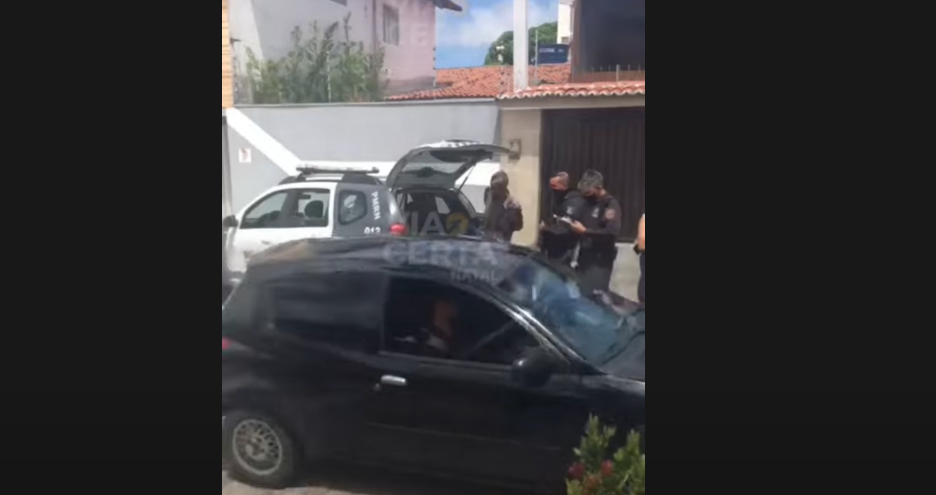 VÍDEO: Lutadora de Jiu Jitsu arromba porta e salva refém durante assalto em Natal