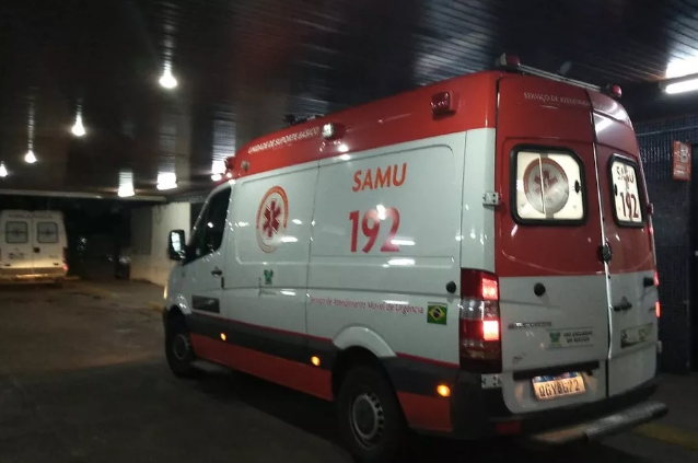 Após cirurgia para corrigir fratura na perna direita, idosa cai de maca e quebra a perna esquerda em hospital do...