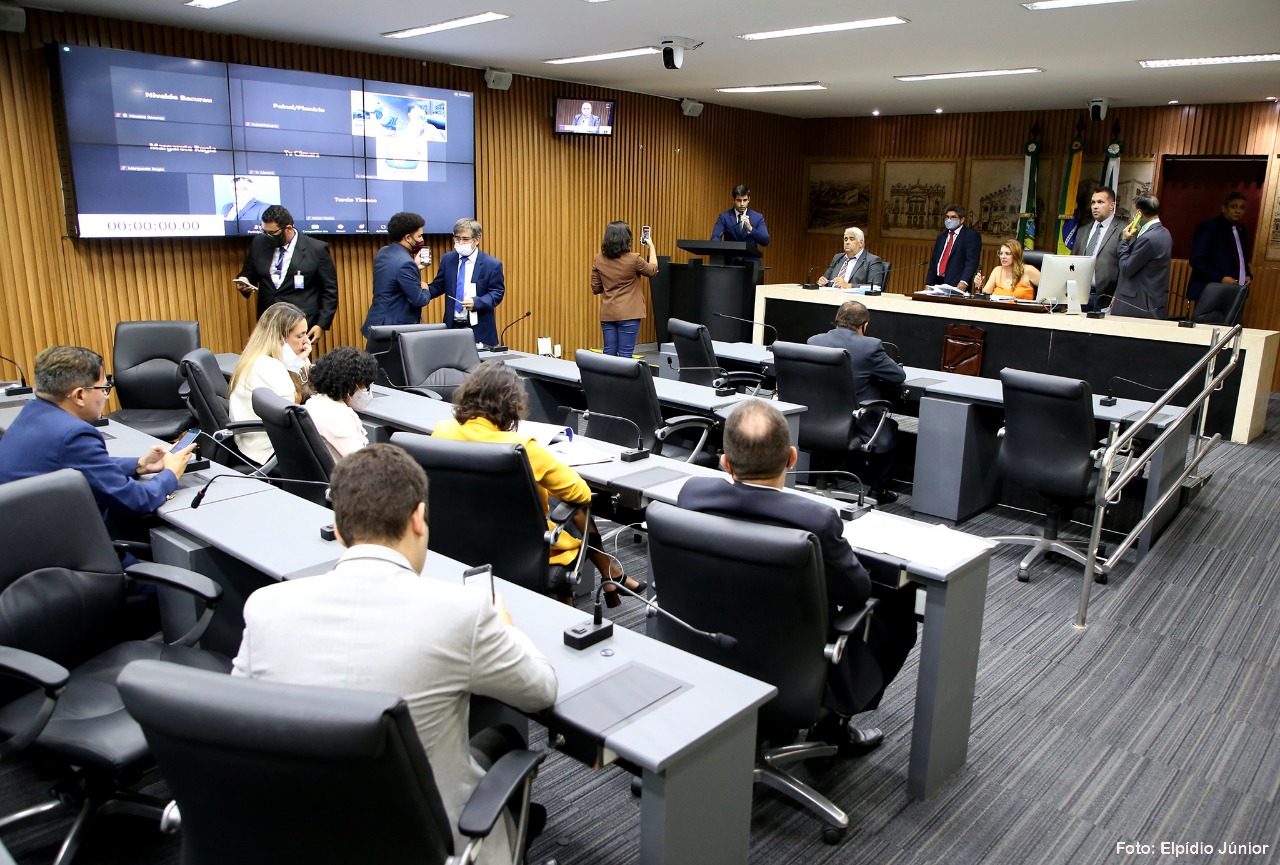 Câmara de Natal derruba veto e mantém reajuste salarial dos professores