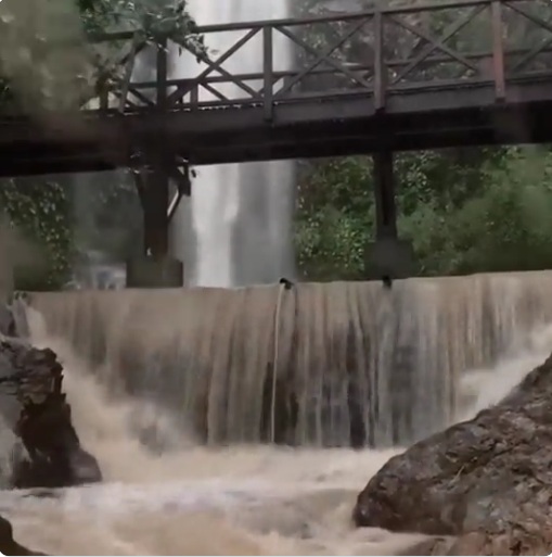 VÍDEO: Cachoeira no interior do RN apresenta intensa queda d’água