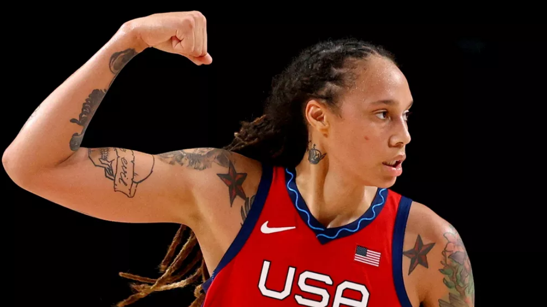 Prisão de estrela do basquete americano na Rússia é estendida; entenda o caso