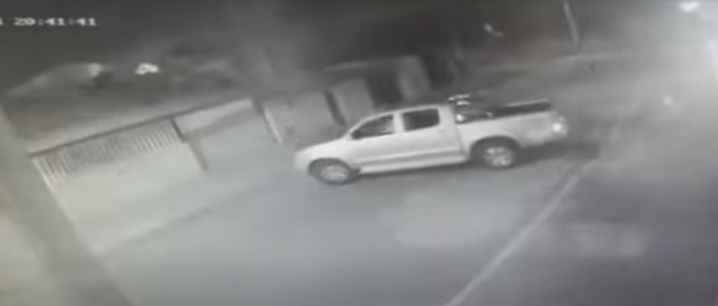 VÍDEO: Policial reage a tentativa de assalto e manda bala em bandido em Natal