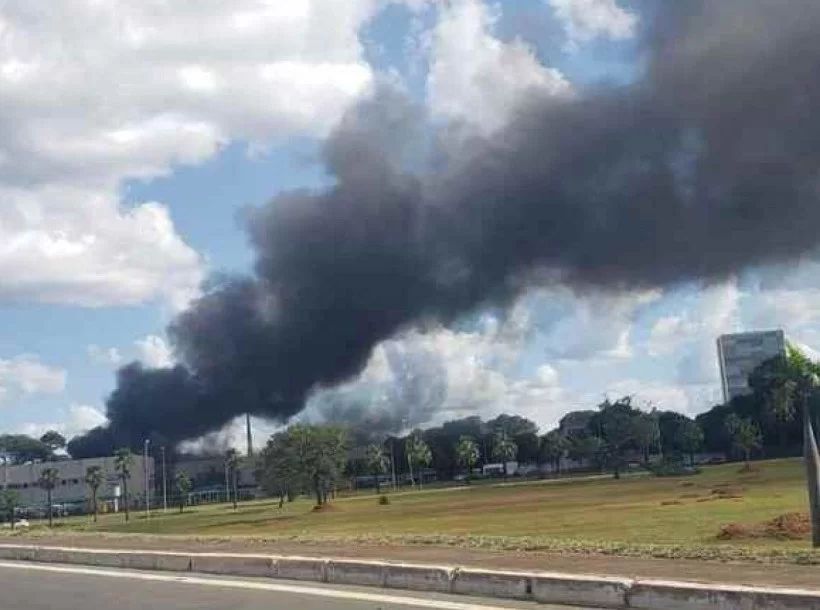 Incêndio é registrado em prédio da Presidência da República