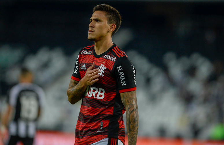 Presidente do Palmeiras se posiciona sobre contratação de craque do Flamengo
