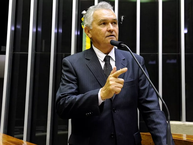 VÍDEO: Sem citar nome, General Girão responde Carlos Eduardo: "Papel picado da política"