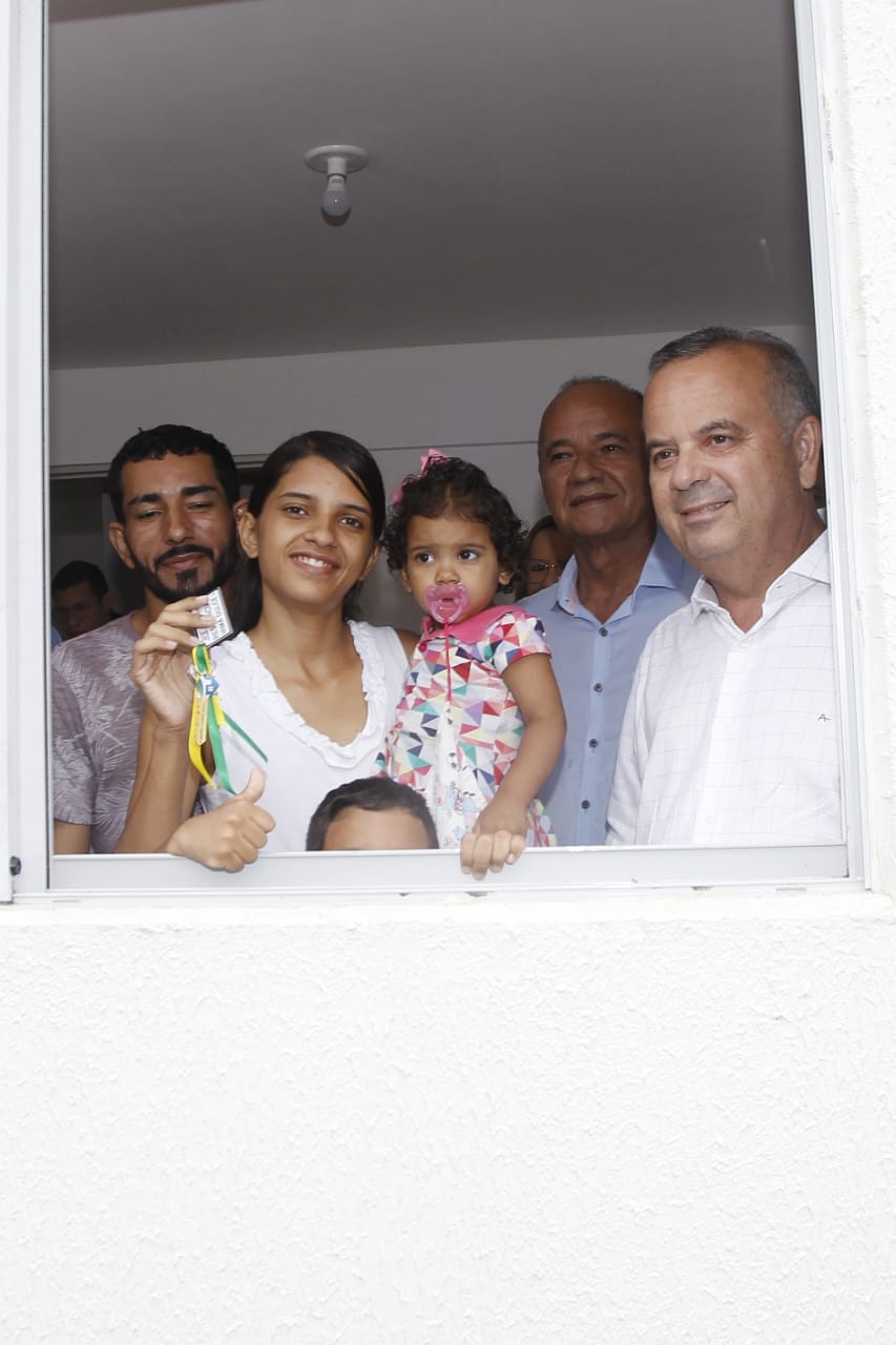Ministro Rogério Marinho entrega 256 moradias a famílias de baixa renda de Parnamirim
