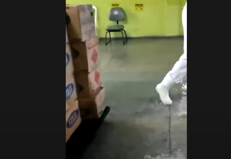 VÍDEO: Água da chuva invade corredores de hospital em Natal