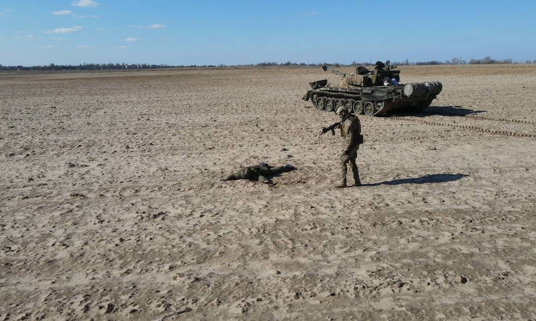 Soldado russo se rende e entrega tanque em troca de US$ 10 mil e cidadania ucraniana