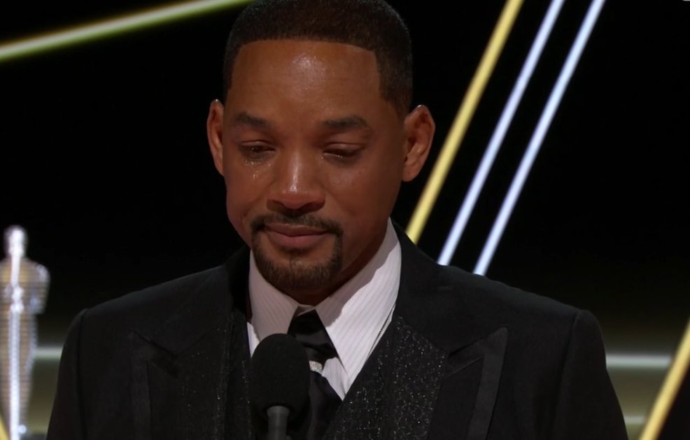 VÍDEO: Vencedor do Oscar dá tapa em apresentador ao vivo durante cerimônia