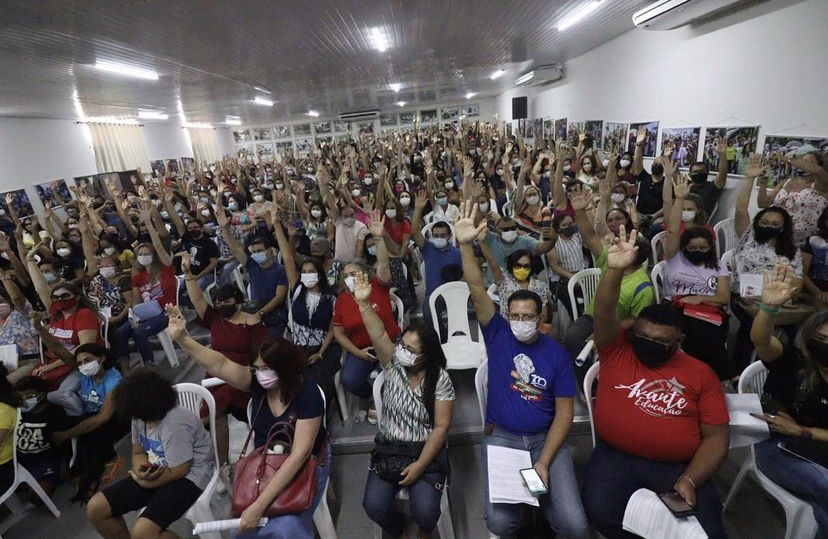 Professores de Natal entram em greve por tempo indeterminado