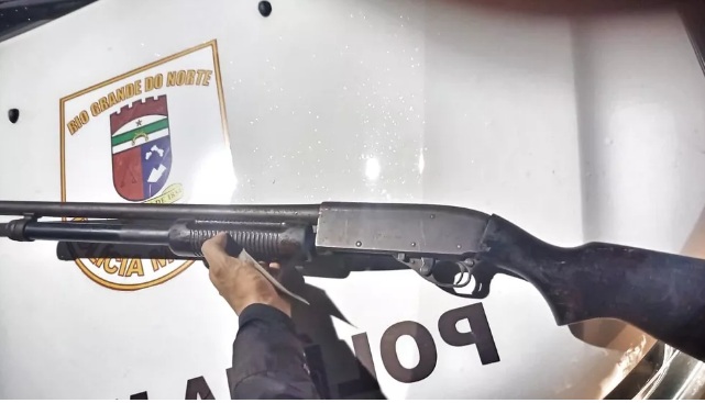 Homem morre e 4 são presos em ação da PM contra comemoração de aniversário de facção criminosa em Natal