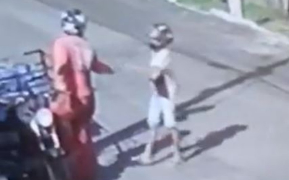 Polícia captura homem e adolescente que assaltaram entregador em Natal