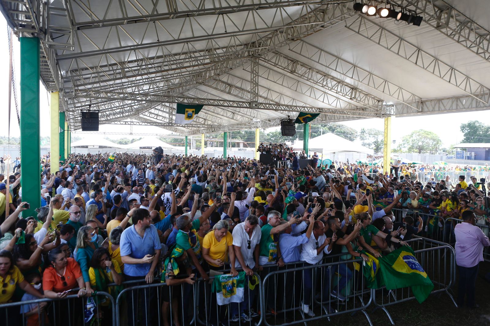 VÍDEO: Multidão grita durante discurso de Bolsonaro no RN: “Fora, PT”