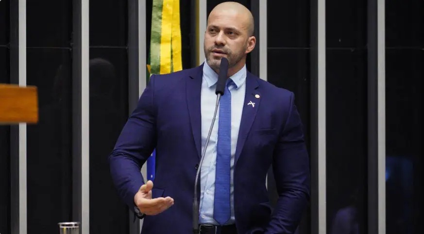 Após Moraes estipular multa, deputado diz que usará tornozeleira