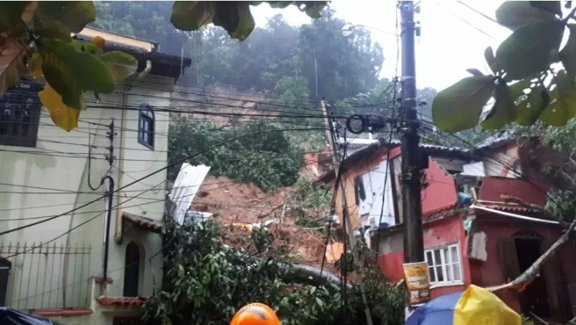 Deslizamento em Angra dos Reis deixa ao menos 11 desaparecidos