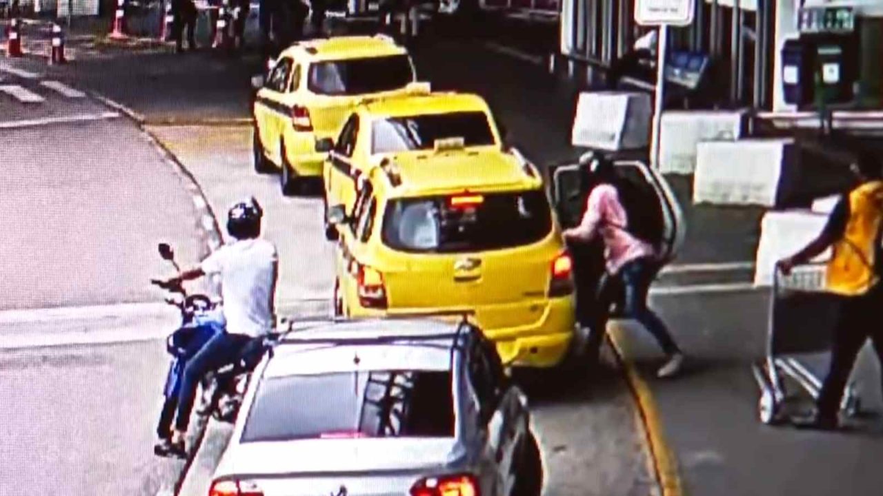 Passageiro tem R$ 400 mil roubados em joias ao descer de táxi em aeroporto