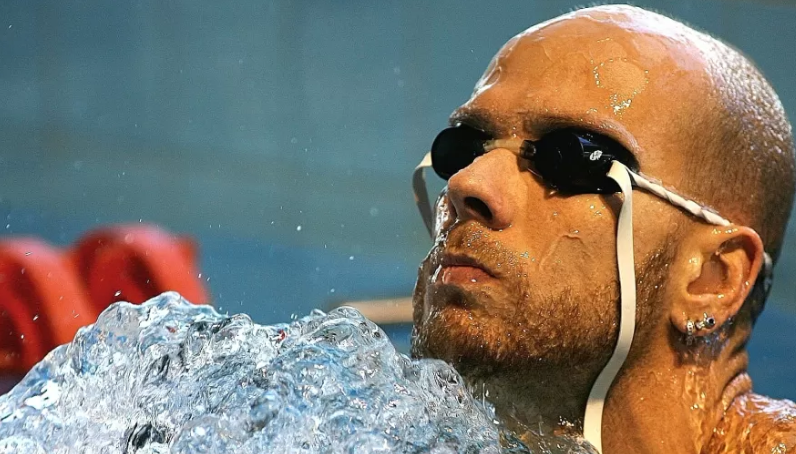 Ex-nadador e medalhista olímpico brasileiro revela depressão profunda após aposentadoria
