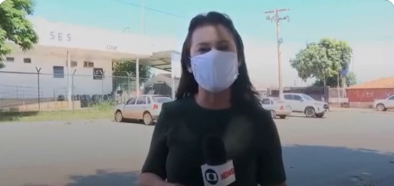 VÍDEO: Homem aparece com as calças abaixadas em link ao vivo na Globo