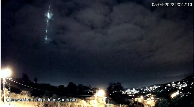 Observatório registra queda de meteoro no céu do RS