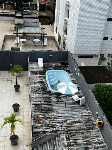 Piscina abandonada em condomínio coloca bebês da Januario Cicco em risco