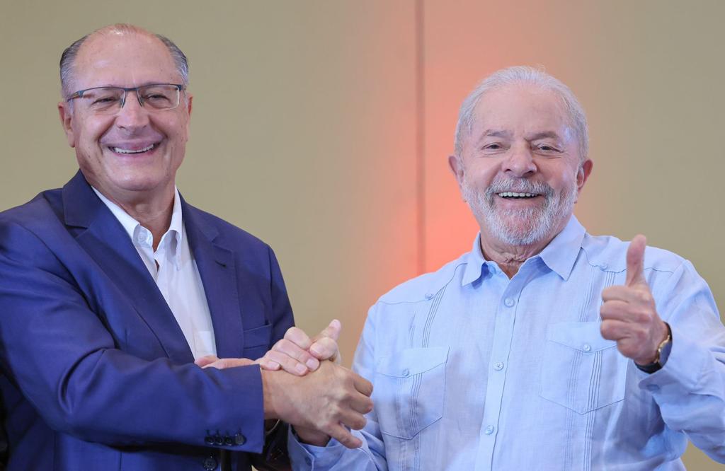 'Me chama de companheiro', diz Lula a Alckmin, indicado para ser vice
