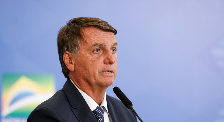 Bolsonaro afirma que “Lula é genocida de inocentes” por defender o aborto