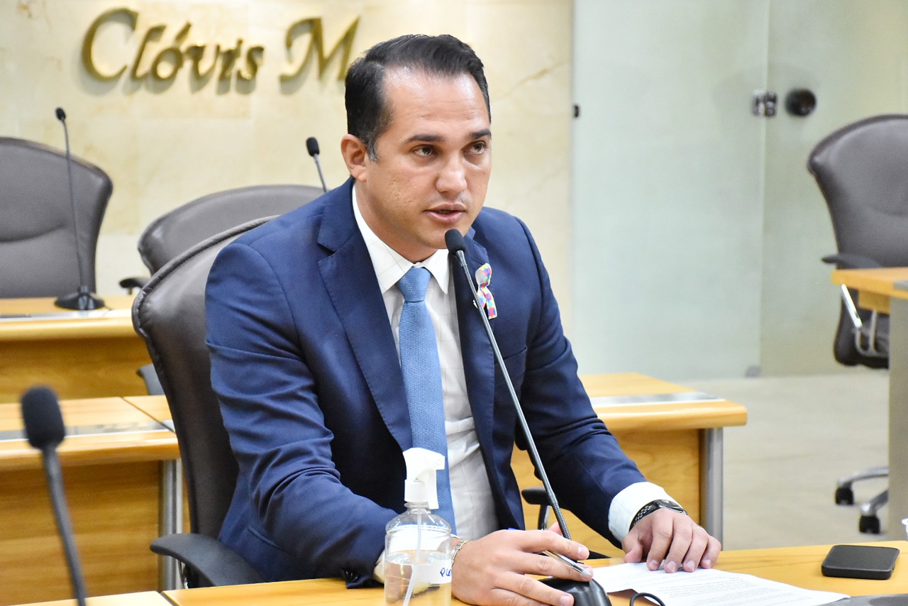 Deputado critica suspensão de atendimentos a autistas pela Unimed em Natal