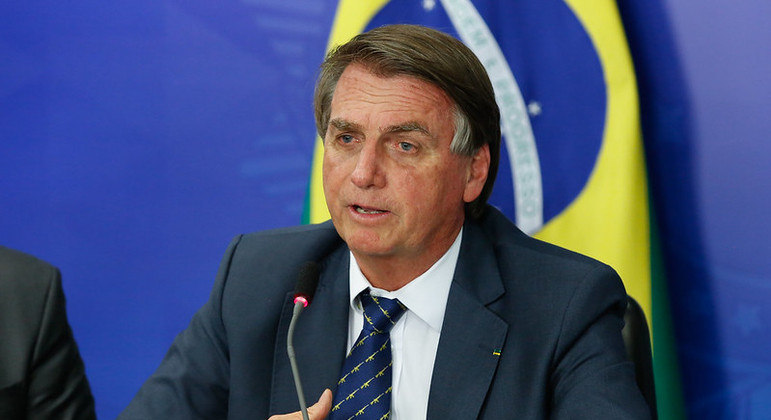VÍDEO: Bolsonaro conversa com apoiadores e declara "Meu partido é o Brasil"