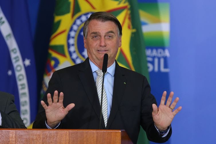 Bolsonaro cobra Moraes por declarações ‘antidemocráticas’ de Lula: ‘Vai ficar quieto?’