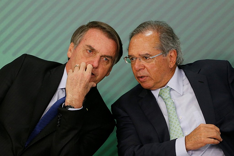 Bolsonaro prepara reajuste de 5% para servidores públicos federais