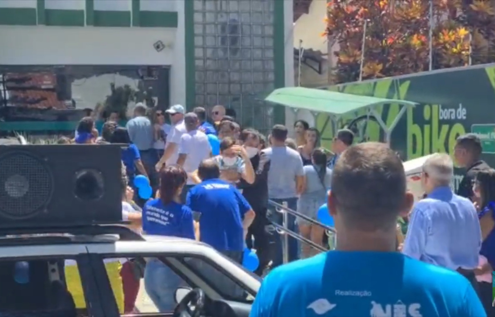 VÍDEO: Vereador leva soco ao apoiar protesto de pais de autistas em frente à Unimed