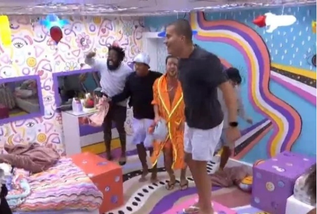 VÍDEO: No BBB, brothers comemoram fechamento do quarto lollipop