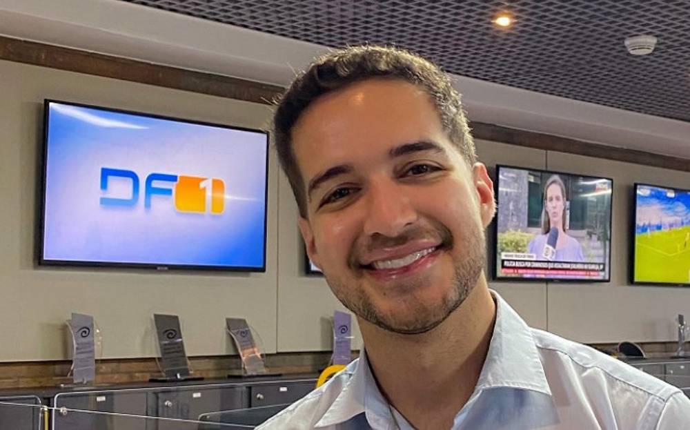 Jornalista esfaqueado está consciente e dá os primeiros passos no quarto do hospital