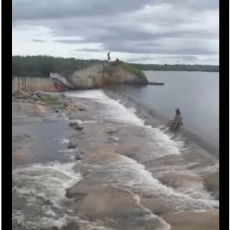 VÍDEO: Açude sangra no interior do RN