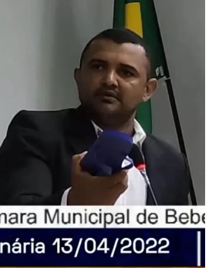 VÍDEO: Vereador diz que prefeita merece apanhar de chinelo: 'Chibata nela'