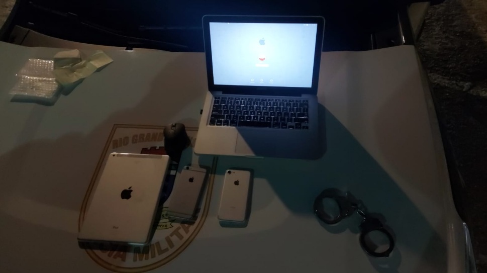 Homem é preso em flagrante ao tentar arrombar loja de celulares em Natal