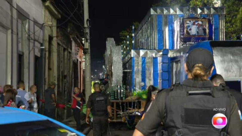 Menina perde a perna em acidente com carro alegórico na saída do Sambódromo; outra perna está em estado crítico