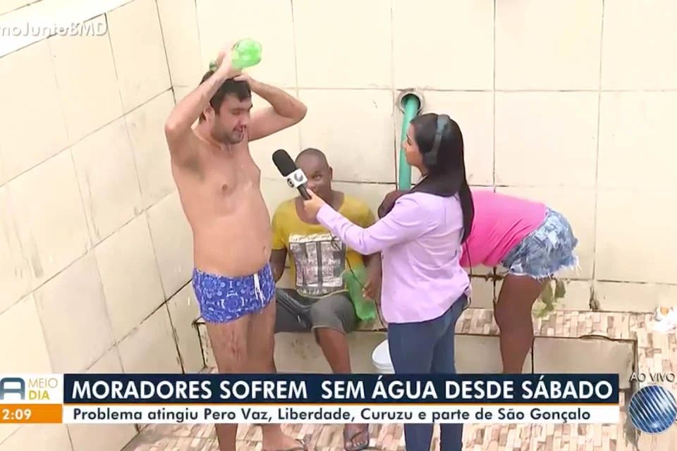Homem toma banho ao vivo na Globo e choca repórter: “De sunga?”, VEJA VÍDEO