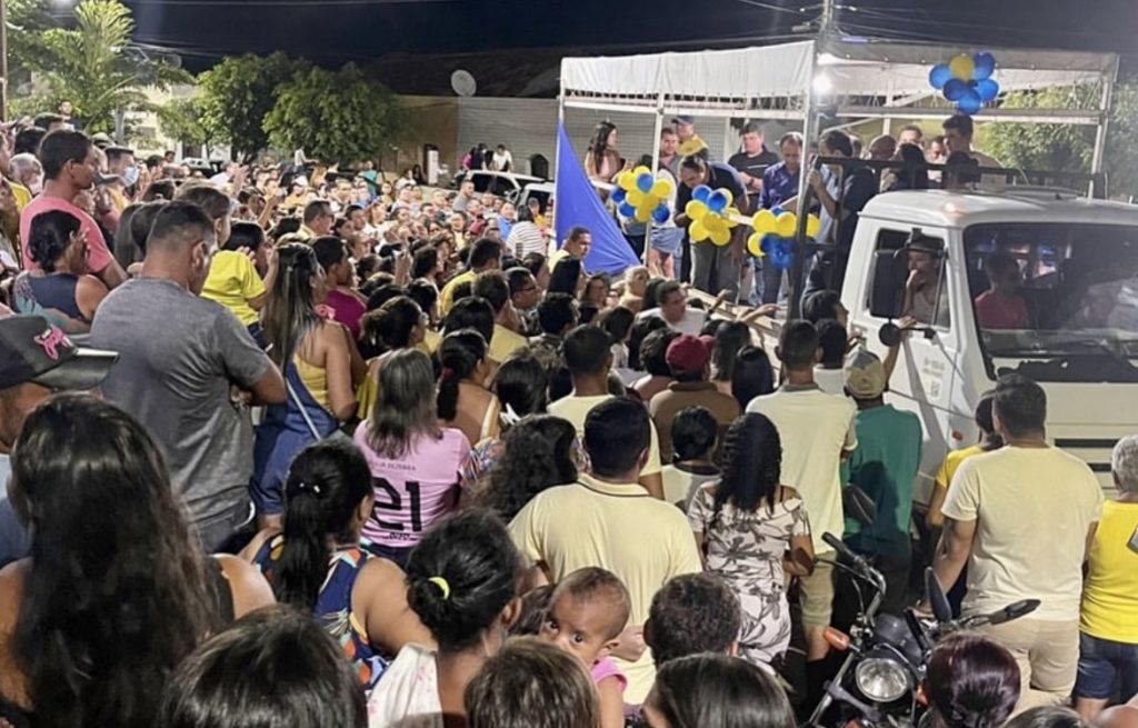 Prefeito de município do RN é recebido com festa na cidade após passar por tratamento médico