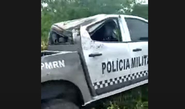 VÍDEO: Policial Militar sofre ferimento na cabeça após pneu estourar e viatura capotar no interior do RN