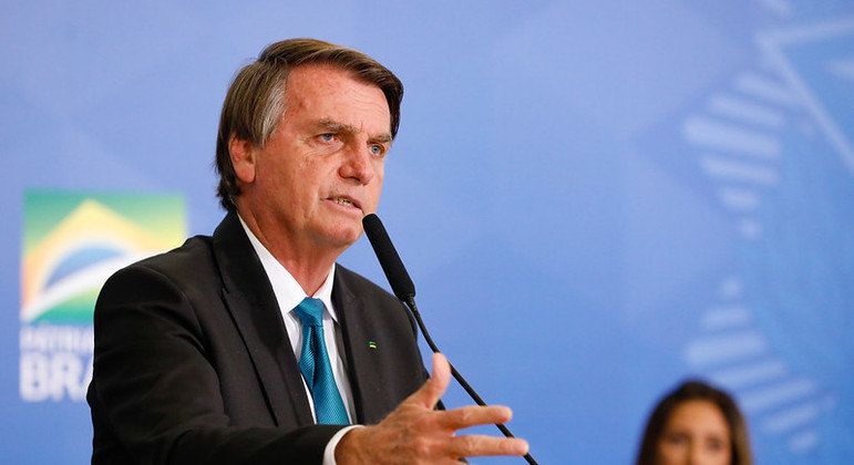 Bolsonaro reafirma: ‘Indulto a Daniel Silveira é constitucional e será cumprido’