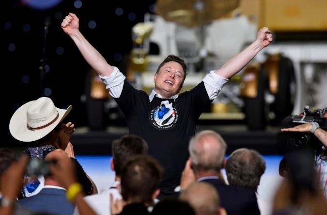 Elon Musk fecha a compra do Twitter por valor bilionário