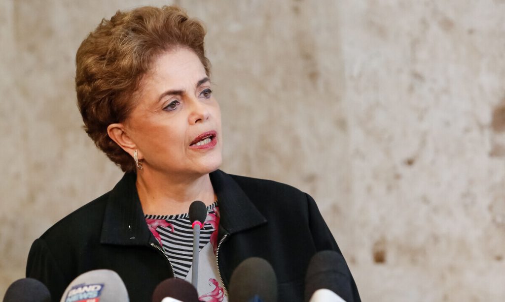 Em entrevista, Dilma conta sobre o dia em que rasgou dinheiro