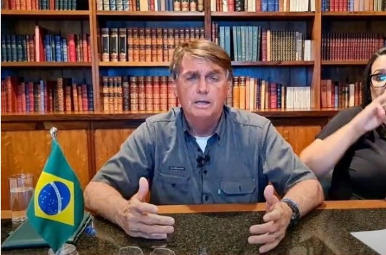 Bolsonaro ironiza pensões de Dilma: “Como ela trabalhou, hein?”