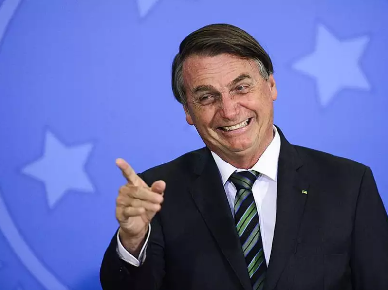 VÍDEO: Bolsonaro ironiza Lula “Vai acabar com a guerra tomando cerveja”